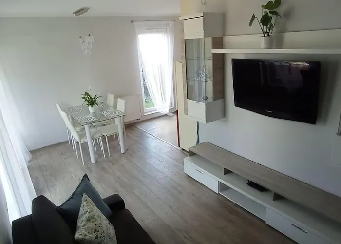 Mistral Z Ogrodem Opener Opener 1km شقة Pogorze